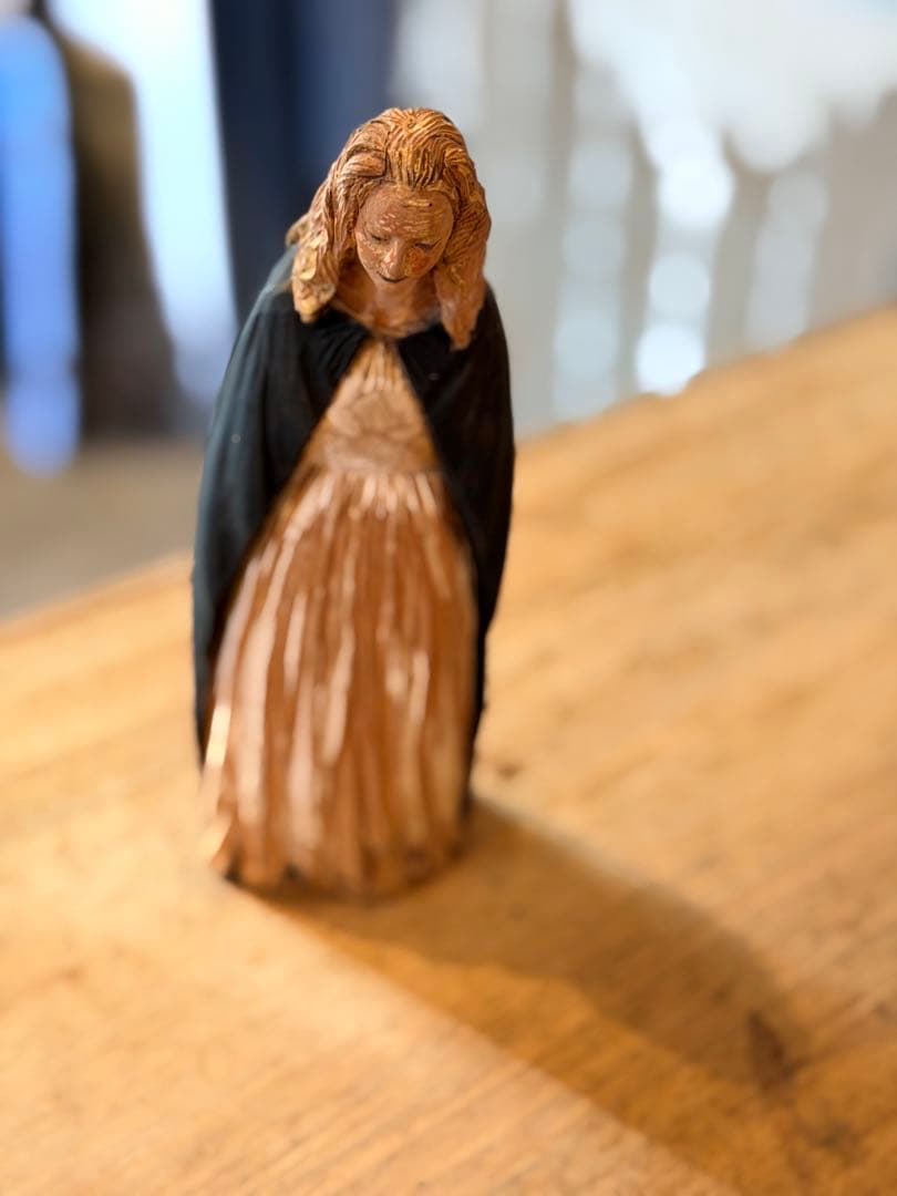 前川秀樹　2009年　像刻　女性マント像