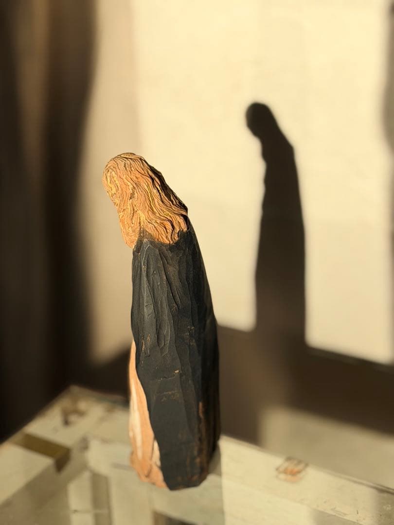 前川秀樹　2009年　像刻　女性マント像