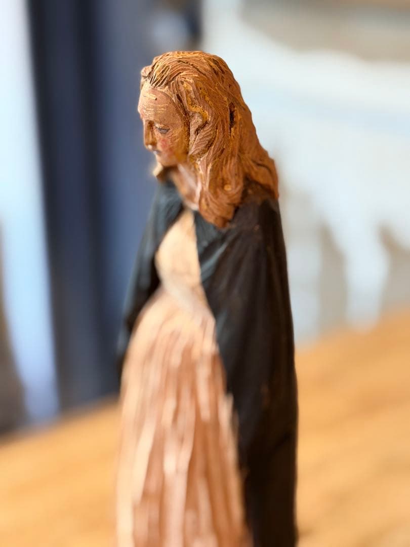 前川秀樹　2009年　像刻　女性マント像