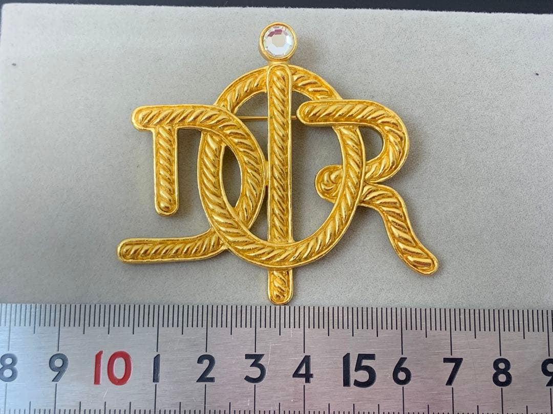 DIOR ディオール ブローチ ストーン アクセサリー ロゴ エンブレム