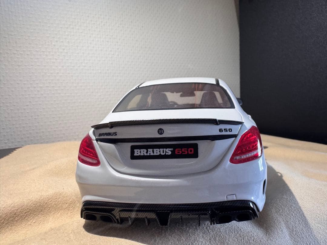 BRABUS 650 Cクラス ミニカー 1/18ホワイト