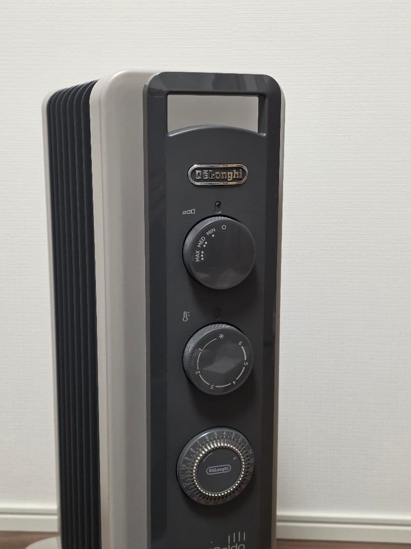 デロンギ ヴェルティカルド オイルヒーター RHJ21FO812-GY