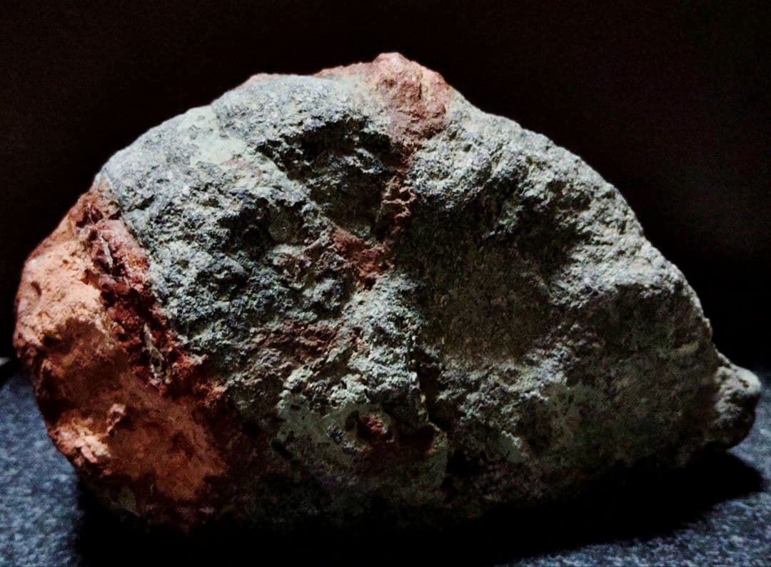 ★赤玉石★赤碧玉原石【本宿コールドロン転石・ウブ2,761ｇ】