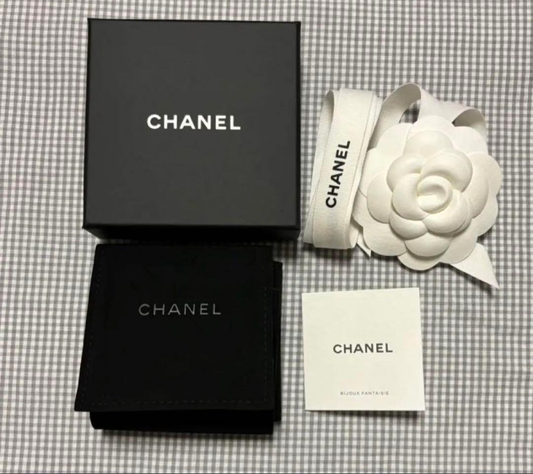 18時まで 新品 CHANEL ココマーク ブローチ 銀色
