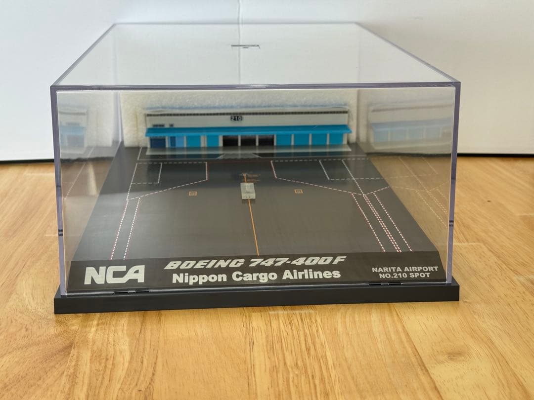 日本貨物航空 747-400F 成田空港ジオラマセット スケール1/400