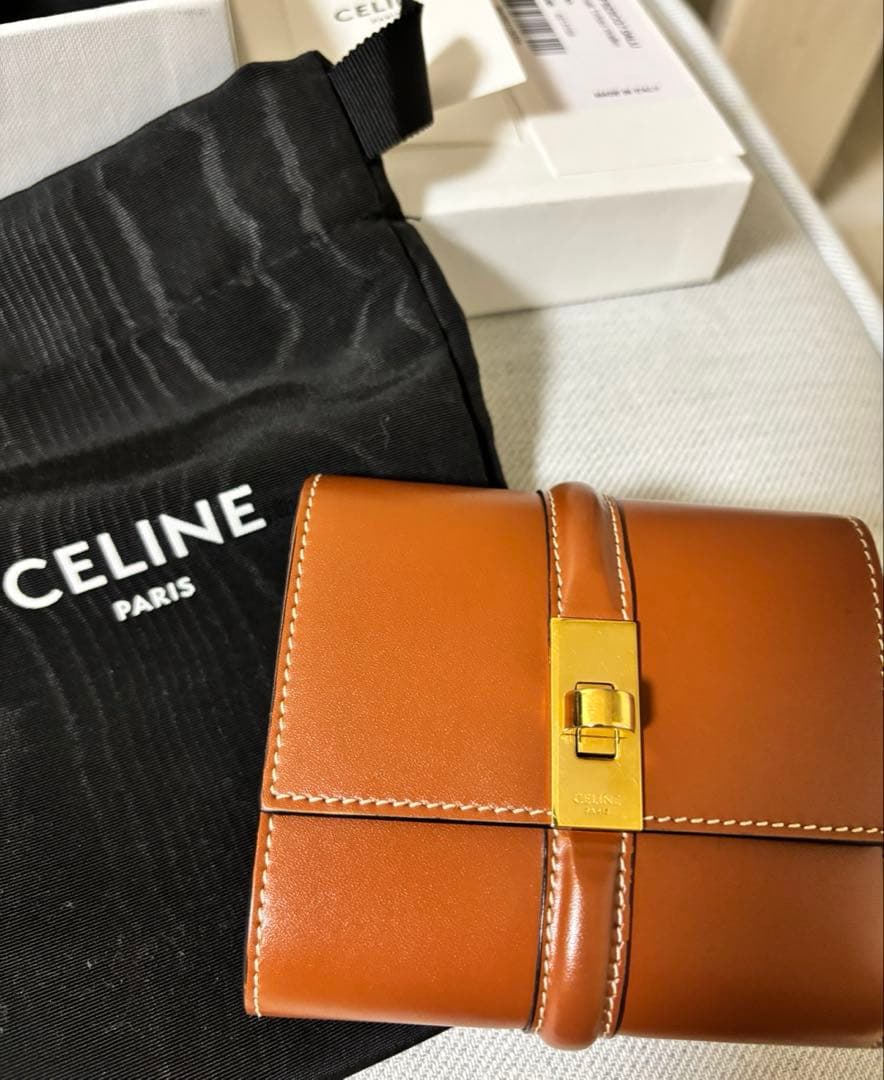 CELINEスモール トリフォールドウォレット 16セーズ　美品