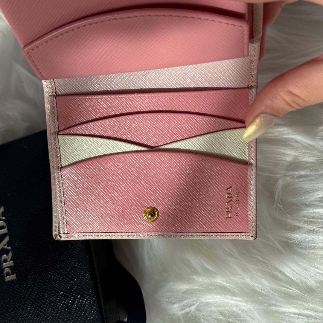 美品✨プラダ 二つ折り財布 サフィアーノシャイン レザー ピンク