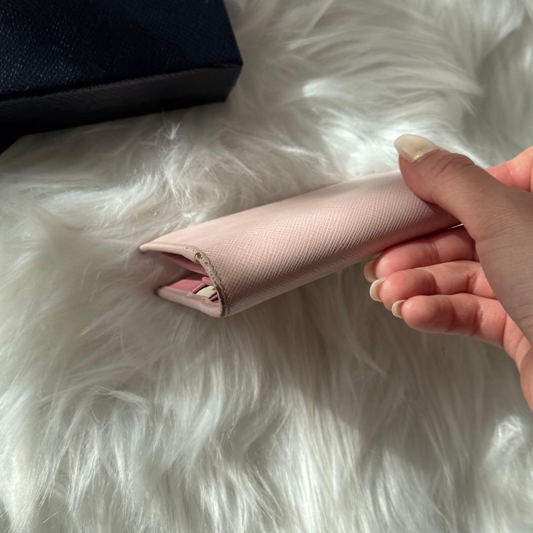 美品✨プラダ 二つ折り財布 サフィアーノシャイン レザー ピンク