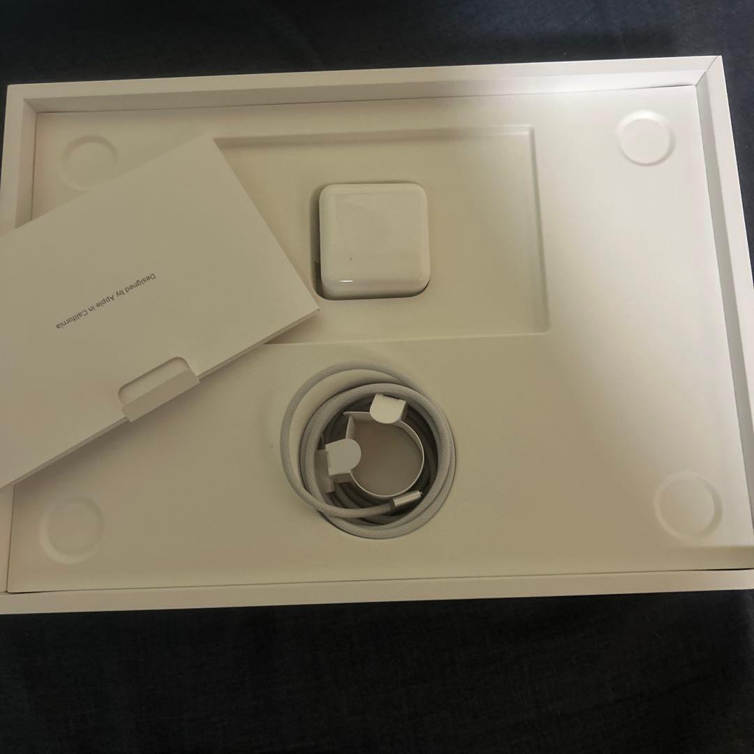 Apple MacBook Air M2本体　8GB 512GB