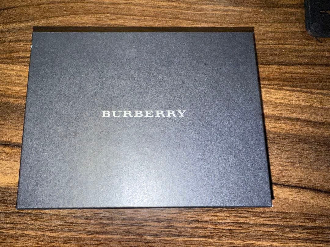 は*る様 新品　Burberry チェック柄 二つ折り財布　バーバリー