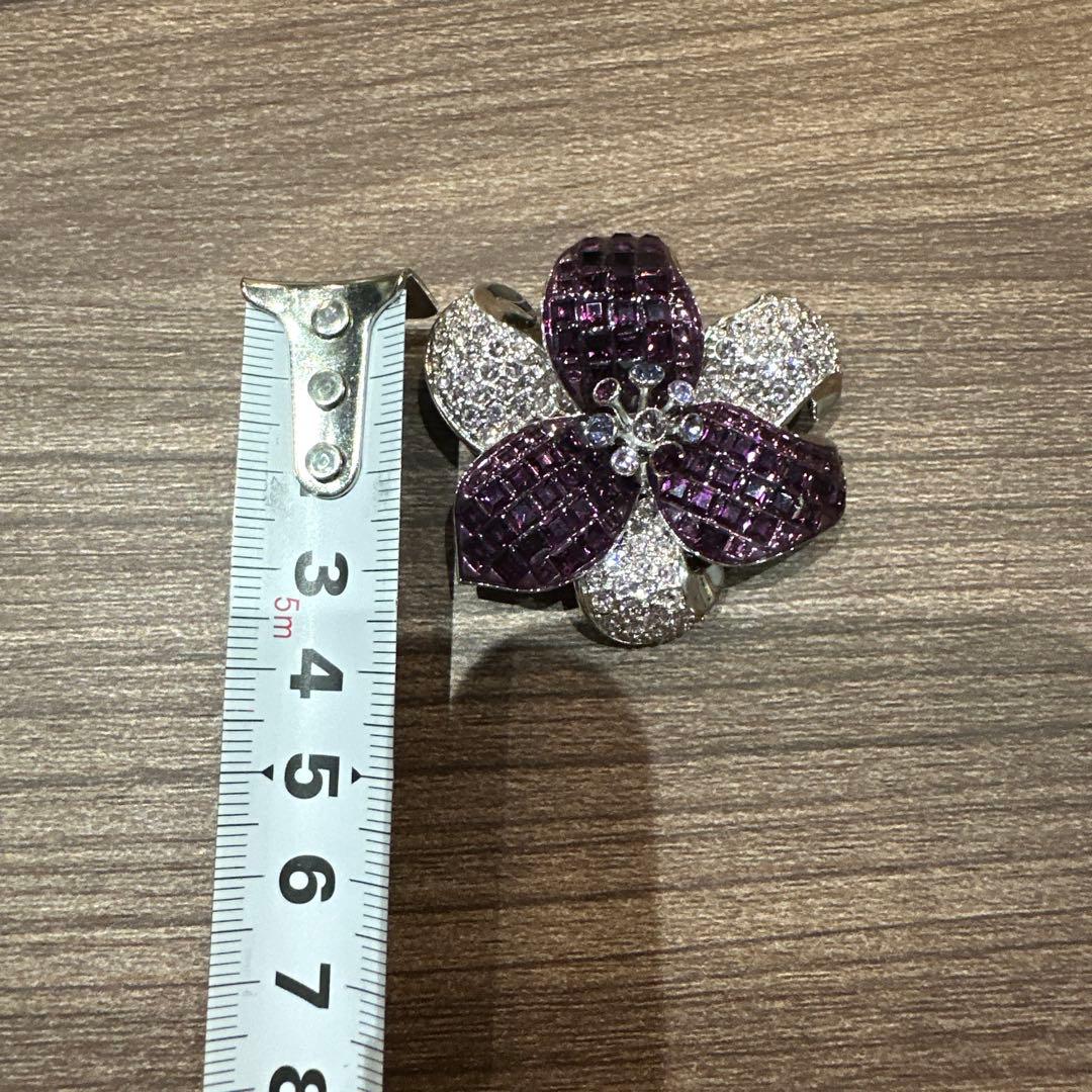 【美品】Swarovski 花形ブローチ 紫金