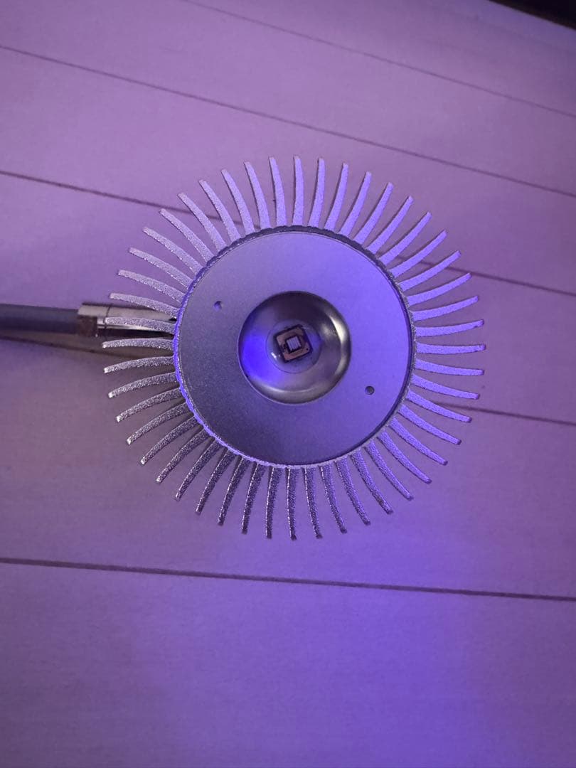 カミハタネオアーム バイタルウェーブ UVA370 5W 放熱フィン付きライト