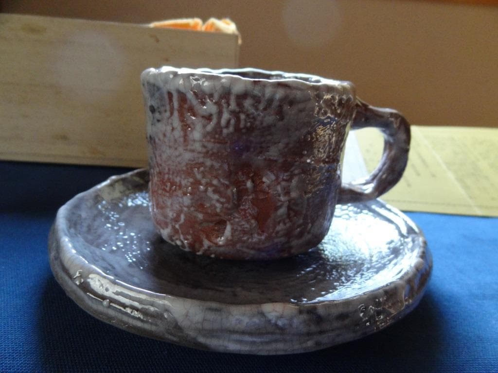 楽山焼　細密天神蟹彫　コーヒカップ＆ソーサー　共箱　水月焼　二六焼