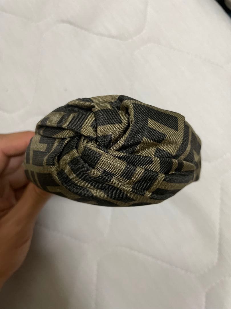 fendi カチューシャ　ヘアバンド　フェンディ