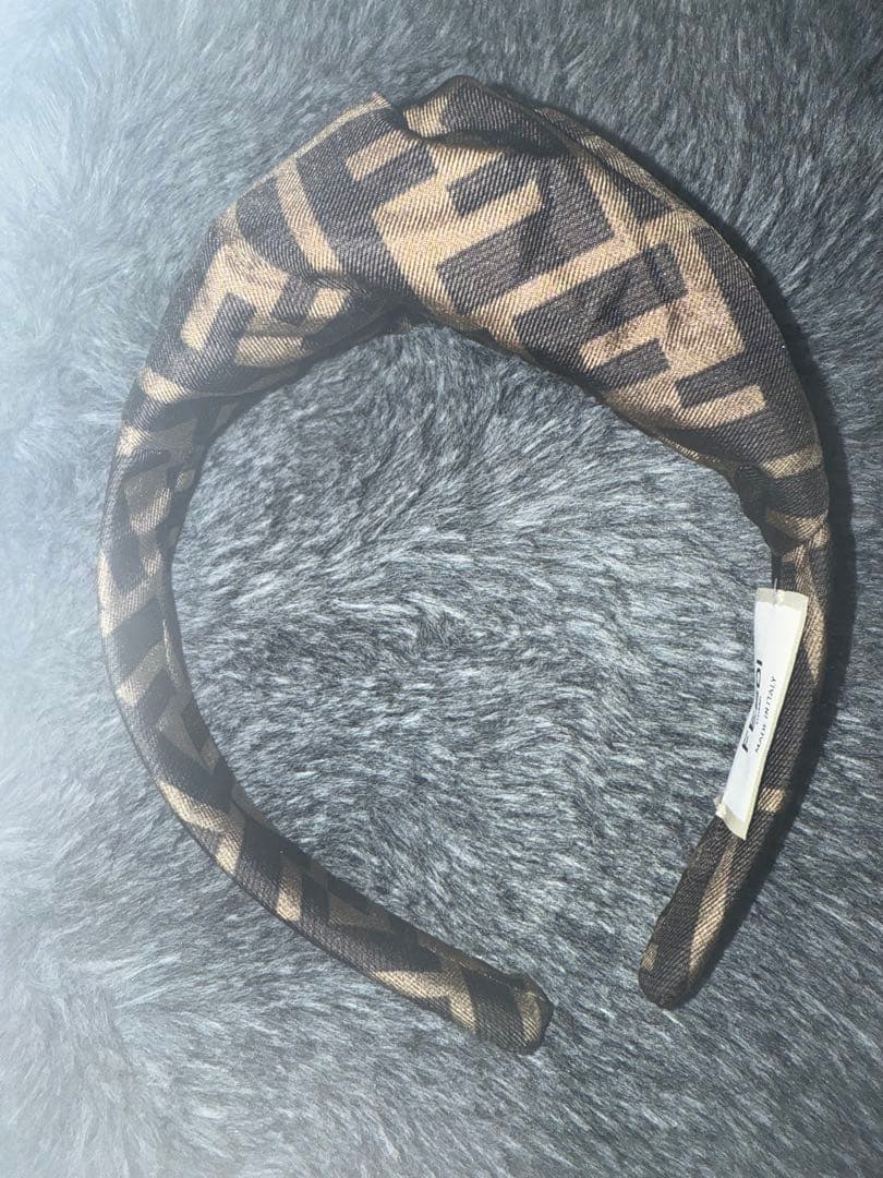 fendi カチューシャ　ヘアバンド　フェンディ