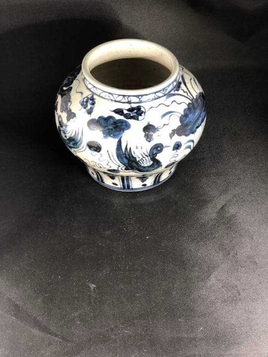 元代の青花花鸟紋壺