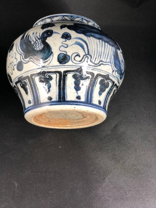 元代の青花花鸟紋壺