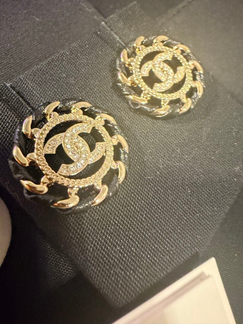 シャネルレザー×ゴールド　ピアス