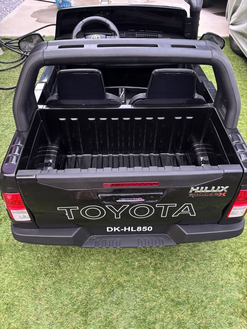 専用【値下げ】4WD 乗用玩具乗用ラジコン トヨタ ハイラックス 2人乗り