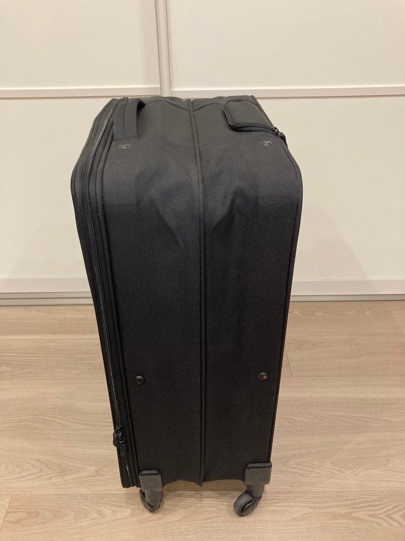 【無印良品】半分の厚みで収納できるソフトキャリーケース 63L ブラック