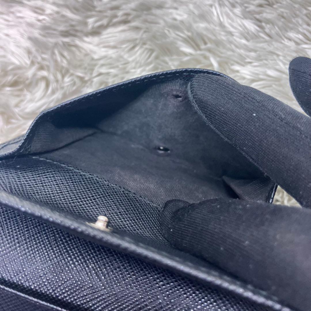 フラットファットさん専用PRADA 二つ折り財布サフィアーノトライアングルロゴ