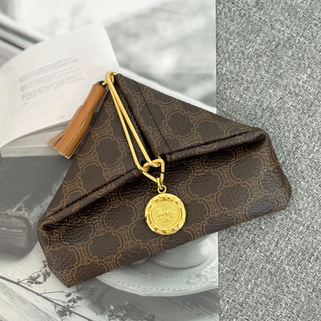 【極美品】セリーヌ 三角ケース マカダム 馬車金具ブラウン小銭入れ 182