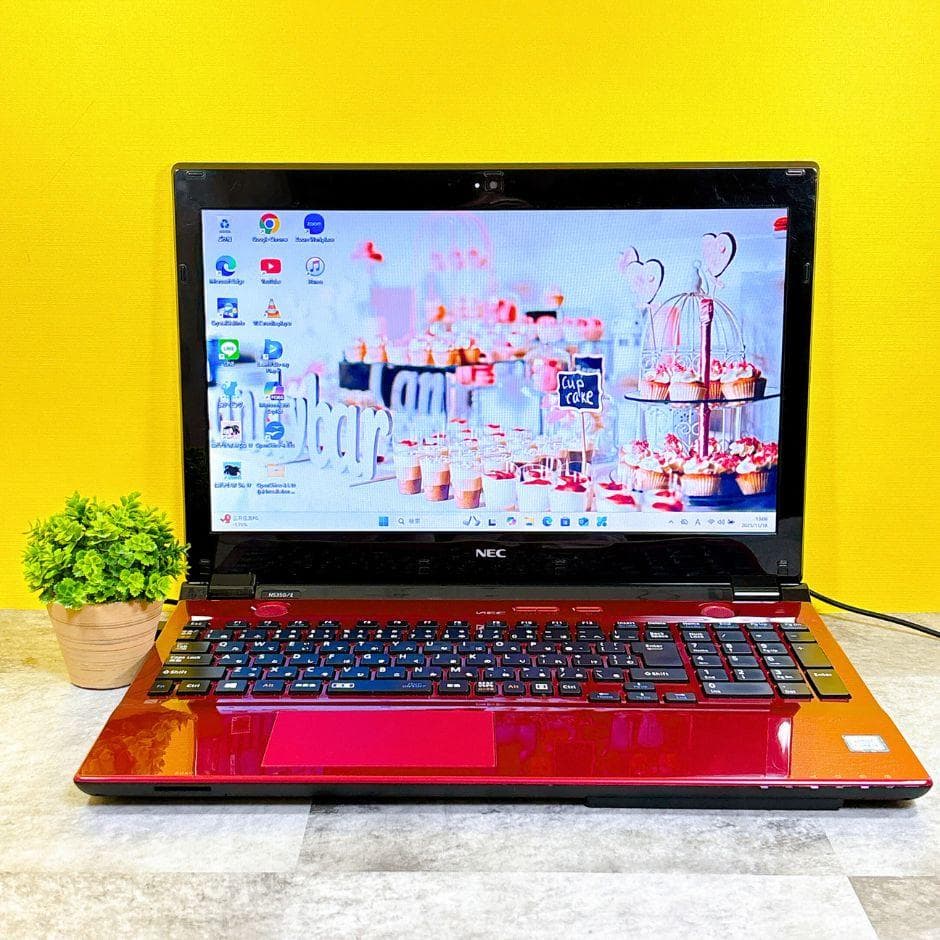 キレイな赤❣新品SSDで快適✨ブルーレイ カメラ付き Windows11仕事趣味