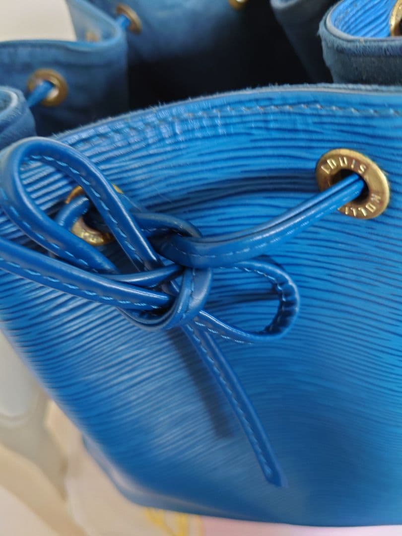 ルイヴィトンLouis Vuitton エピ　プチノエ 青