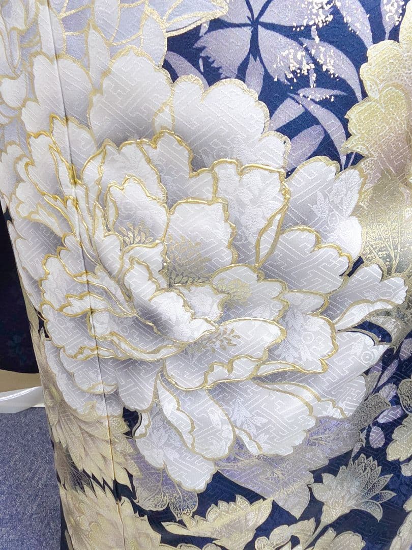 【157~170センチぐらいの方が適応サイズ】振袖のみ　るなのあ紺色