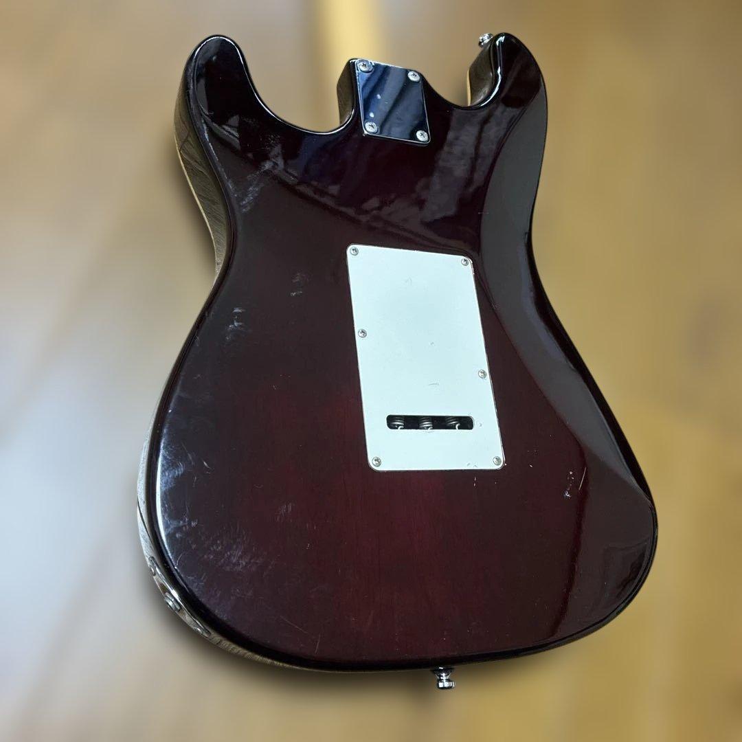 《メイビス》エレキギター　ピック入り付き　動作確認済み