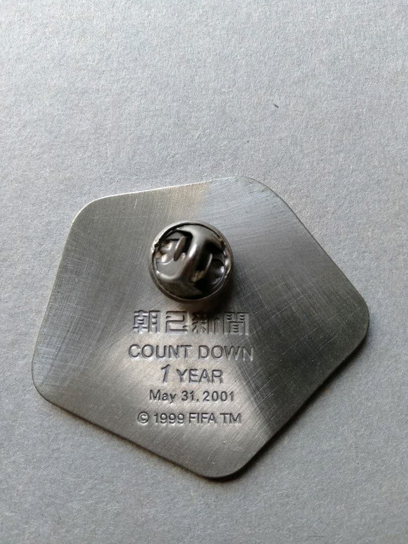 ピンバッジ　FIFAカウントダウン1year