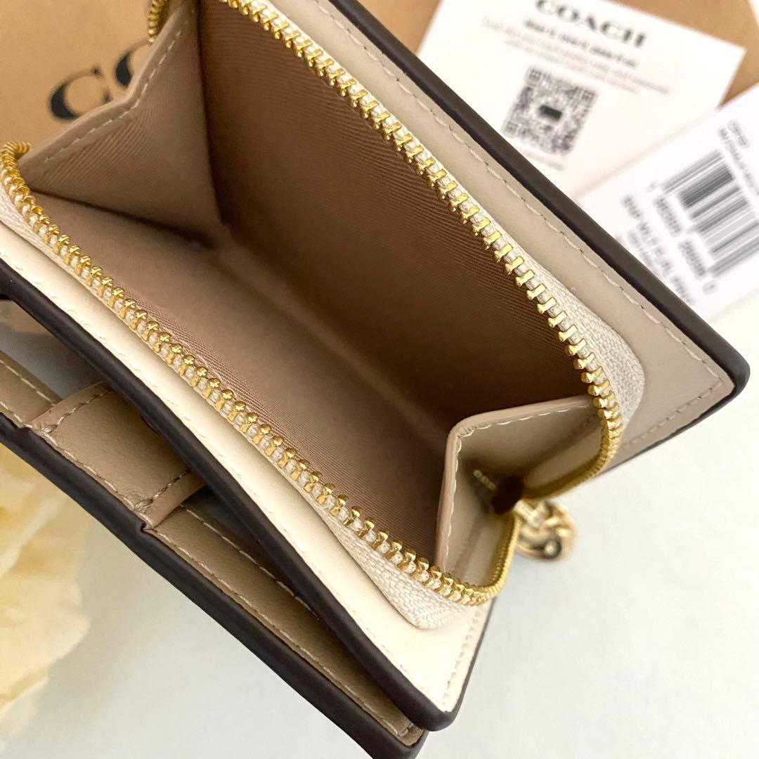 新品　正規品☆COACH(コーチ) 折り財布　ホワイト 花柄　二つ折り財布