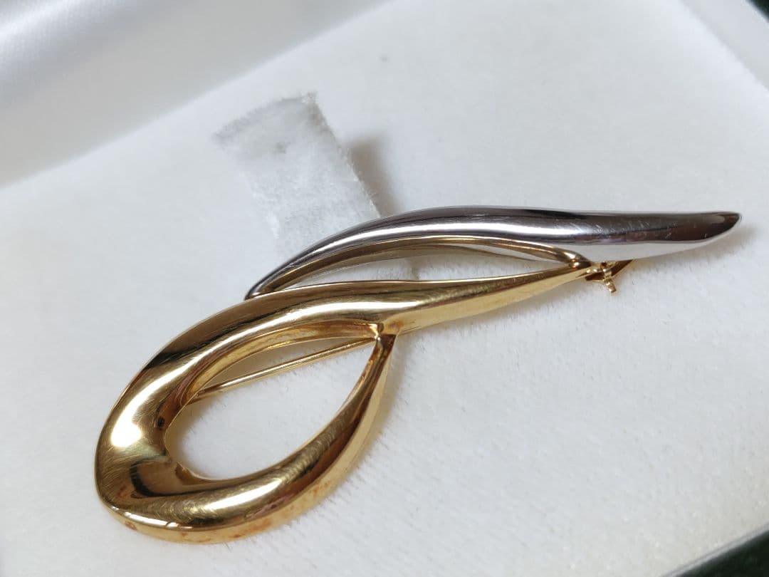 ESTELLE 　K18とプラチナ流線型ブローチ