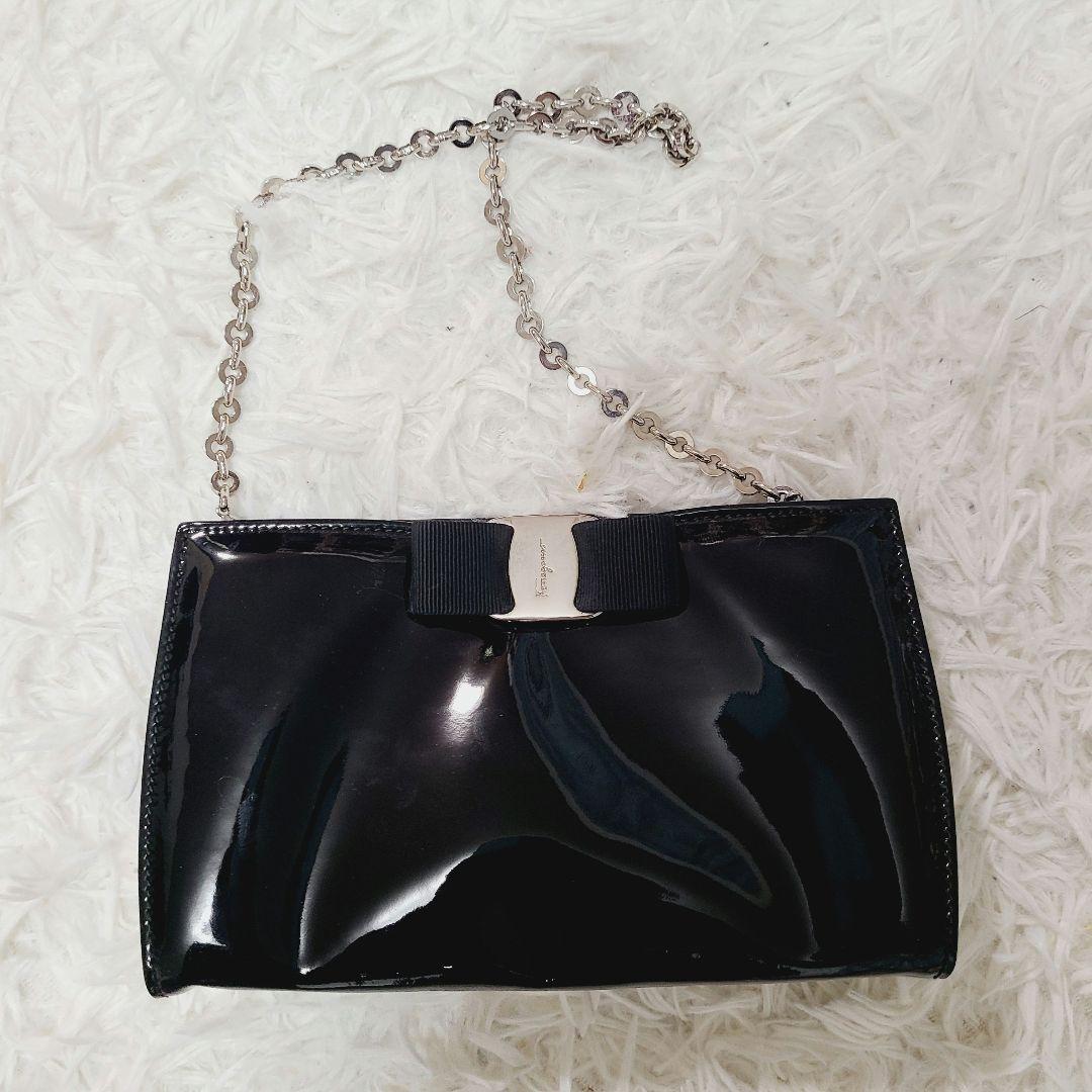 フェラガモ　ヴァラリボン　チェーンショルダーバッグ　2way パテントレザー　黒