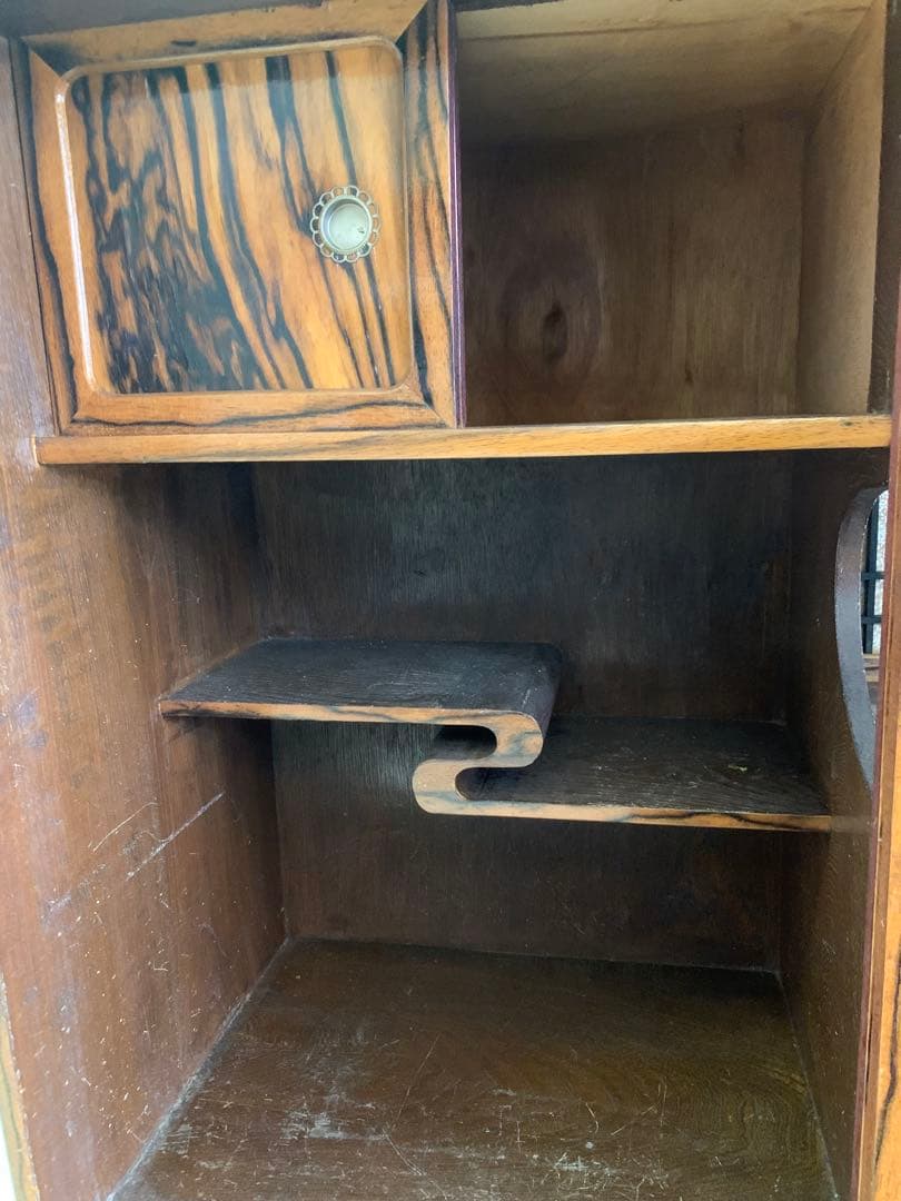 木製ガラス扉収納棚　和モダンな茶箪笥　虎斑模様　黒柿　アンティーク家具