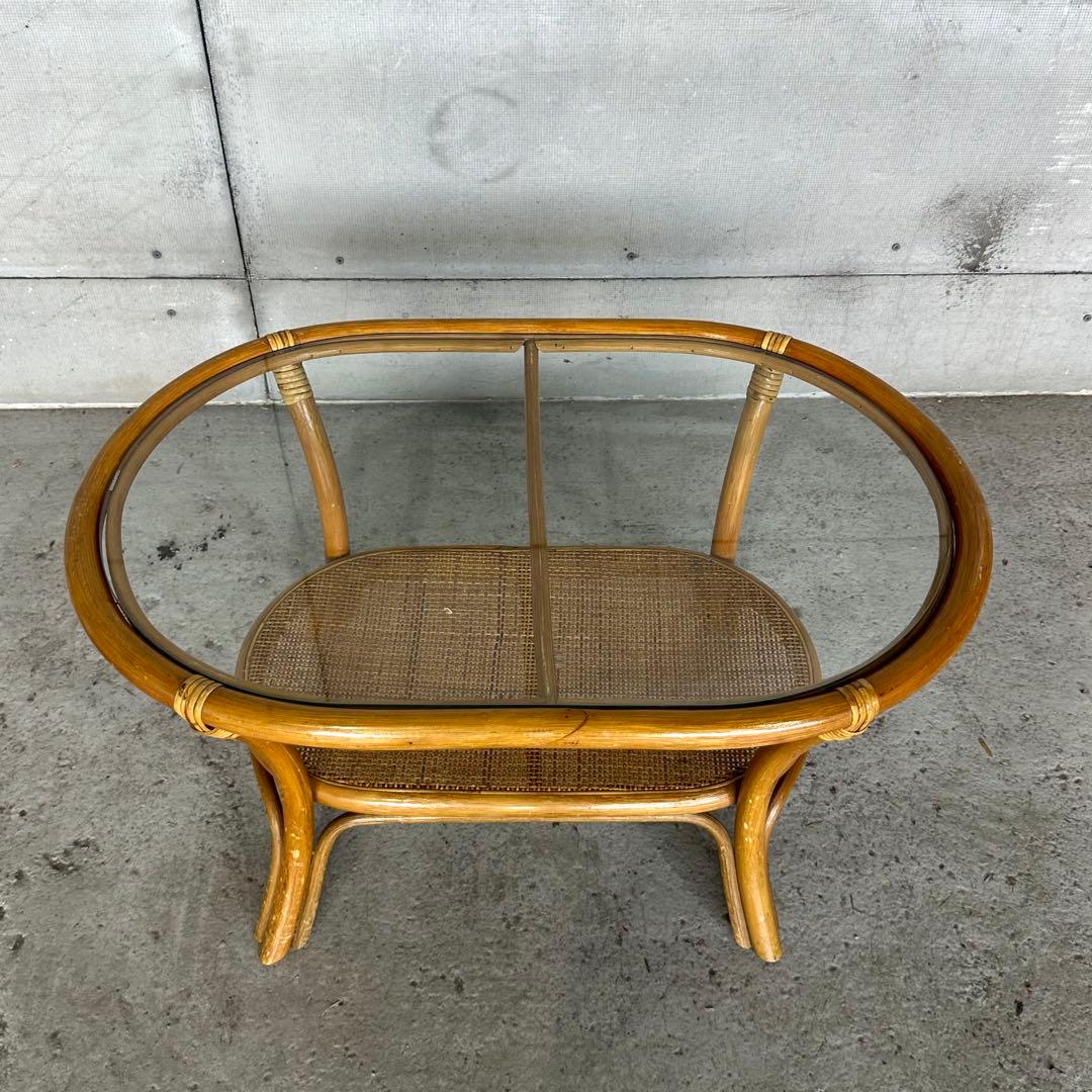 「ラタン×ガラスの美曲線！天然素材ローテーブル」　ガラステーブル