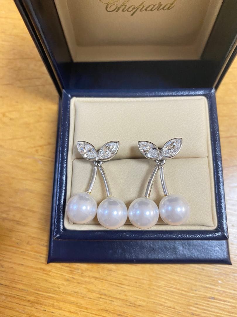 Rene ルネ　パール　チェリーピアスとブローチのセット