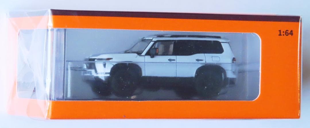 【新品】レクサス GX オーバートレイル＋ ホワイト 1/64 ミニカー