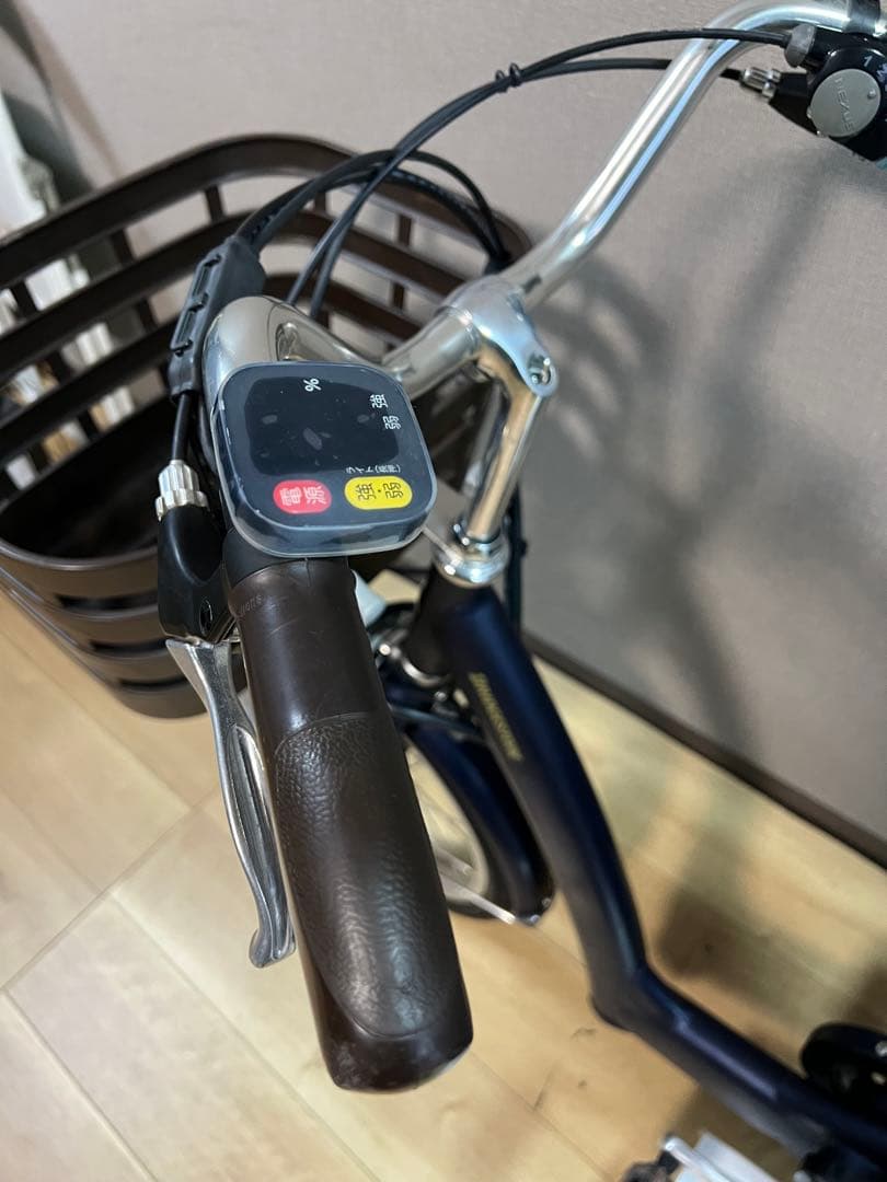 ほぼ新品ブリヂストン電動三輪自転車バッテリーB400 14.3～14.6Ah相当