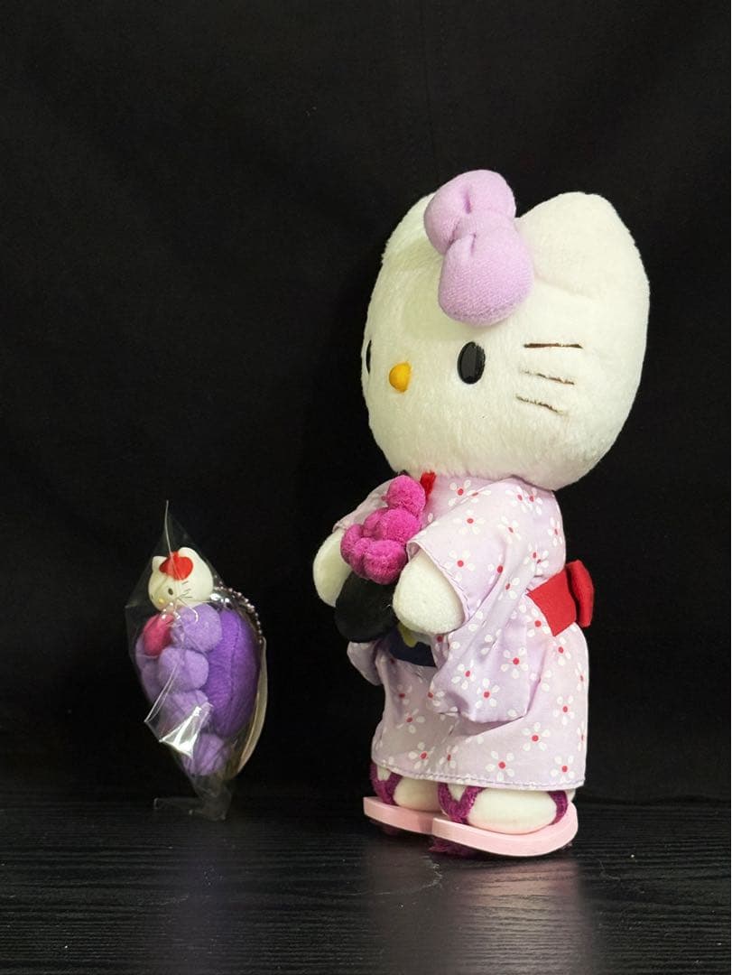 ご当地キティ　サンリオ　ハローキティ　着物ぬいぐるみ　ぶどう　月見　2点