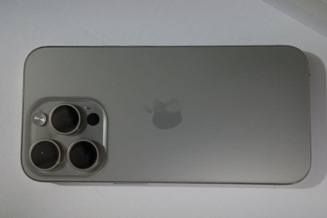 美品 iPhone15pro 256GB ナチュラルチタニウム　SIMフリー