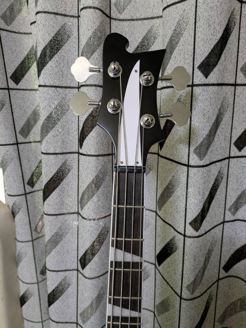 M*様 4001タイプ　ブラックエレキベース シングルコイル搭載　ノーブランド