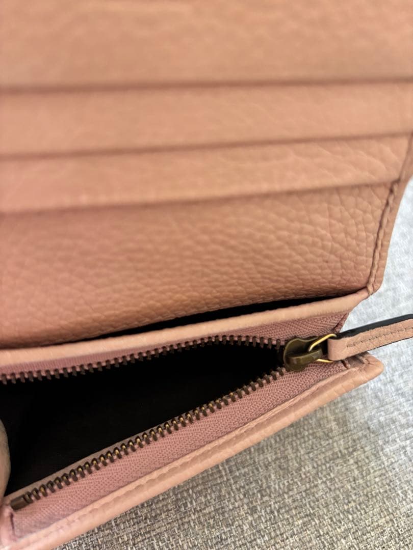 GUCCI ピンクレザー 二つ折り財布