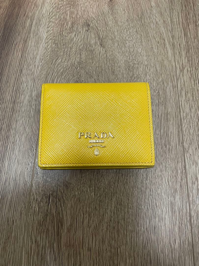 PRADA プラダ　財布　二つ折り　イエロー　レディース