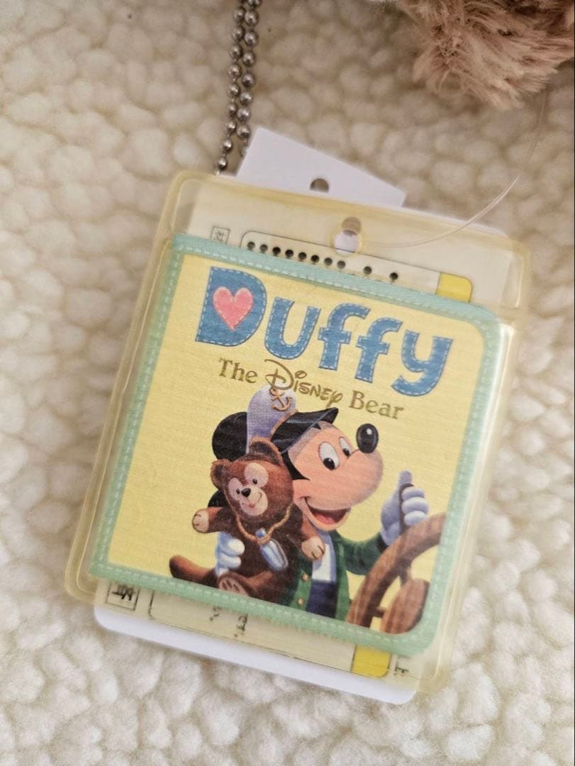 ディズニー　ダッフィー　ぬいぐるみバッジ