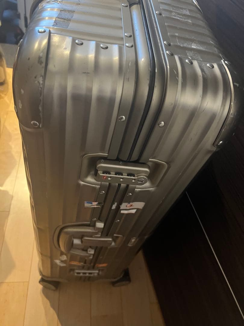 オミ　【正規品】RIMOWAトパーズ チタニウム チェックインL TSA