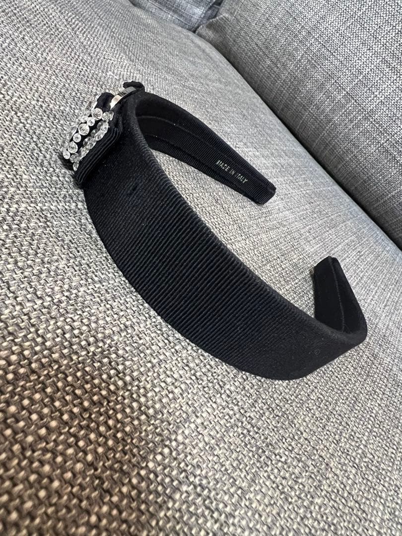 フェラガモ クリスタル ブラック カチューシャ