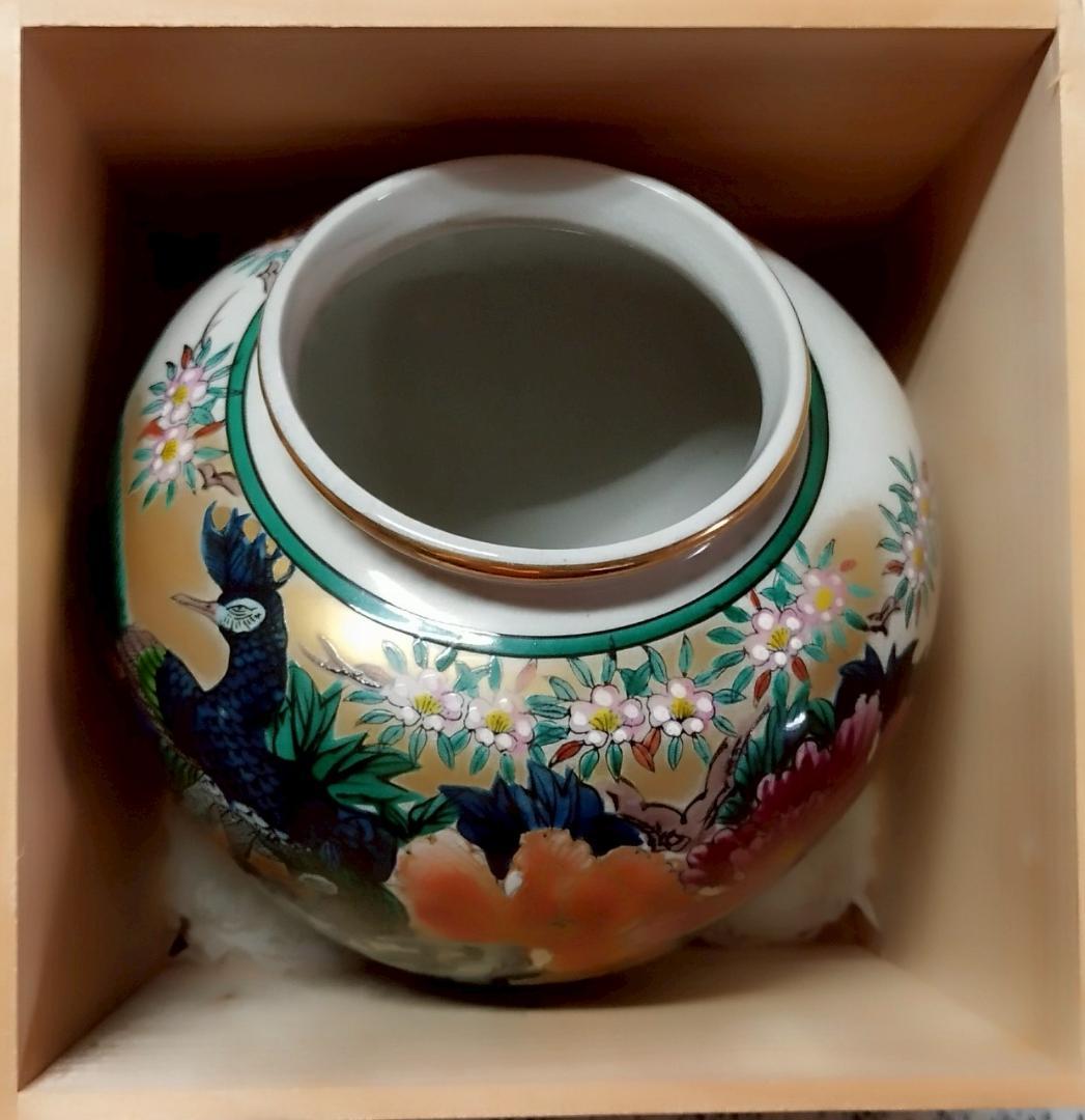 色鮮やかな花と鳥の陶器壺