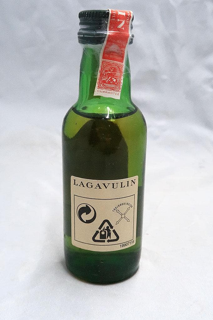 ラガヴーリン １６年 シングルモルトウィスキー ミニチュアボトル