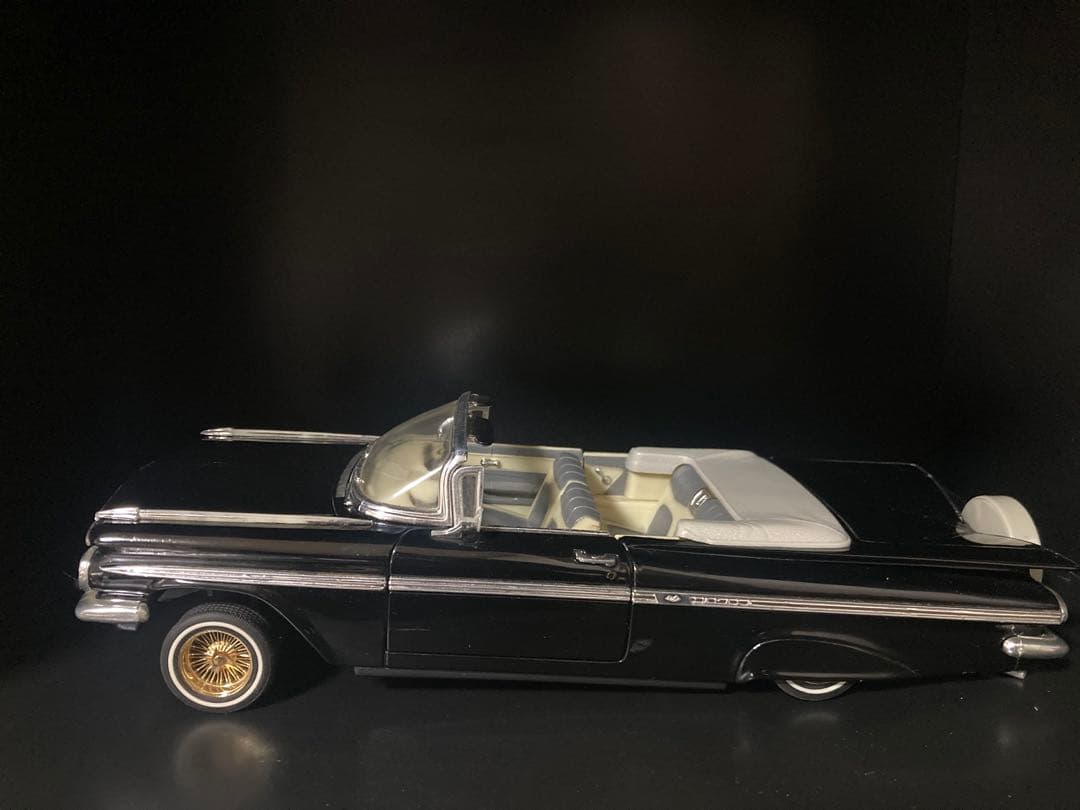 シボレー　59 インパラ　ローライダー　1/18 ダイキャストモデルカー